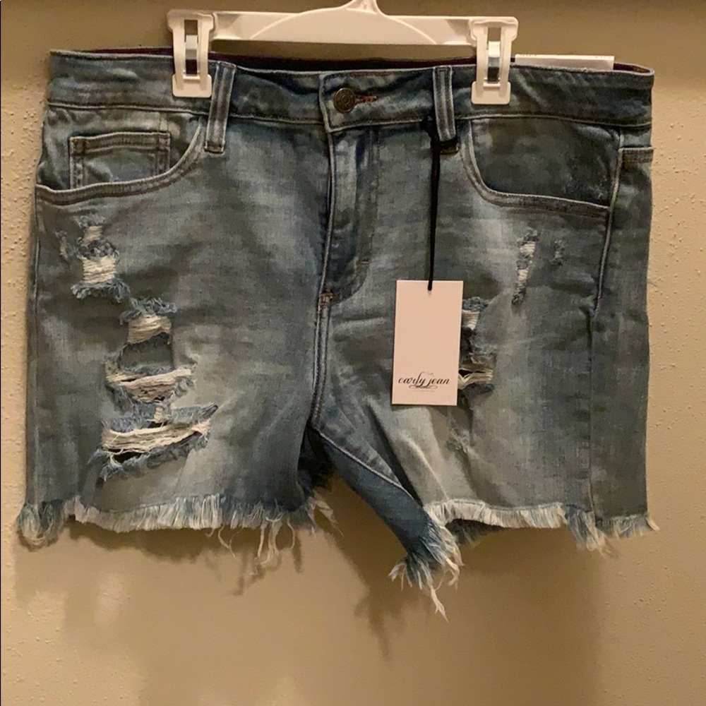Carly Jean Los Angeles - light shorts!